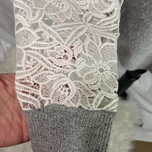 Halogen Gray Chunky Wool Blend Sweater with Lace Sleeves - Picture 4 of 7